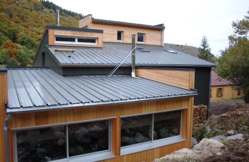 Chambon-sur-Lac Hotel | Aux 500 Diables Eco Lodge - Hotel