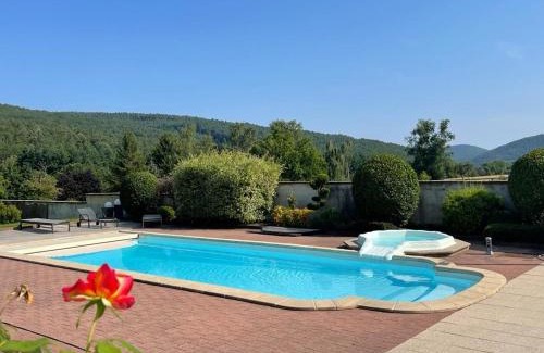 Lautenbach Apartment | Aux Fleurs des Champs - Appartement avec Terrasse, Parking et Piscine