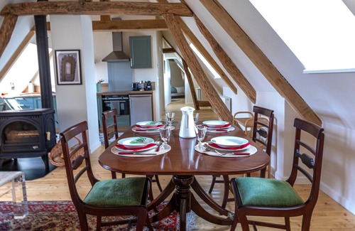 Tremblay-les-Villages Apartment | Aux Roses et aux Poutres