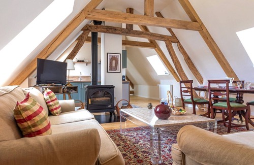 Tremblay-les-Villages Apartment | Aux Roses et aux Poutres