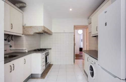Sao Joao de Deus Apartment | Av. Madrid - 4º Direito · Spacious Tailor Made Flat in Areeiro