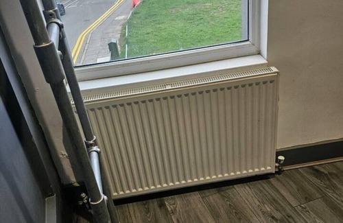 Everton Apartment | AV Space 2: Group-Friendly Stay Near Anfield Stadium