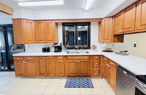 Comstock Northwest Ski Chalet | Available Sept 22-26 - Chalet with Private Indoor Pool & Hot Tub