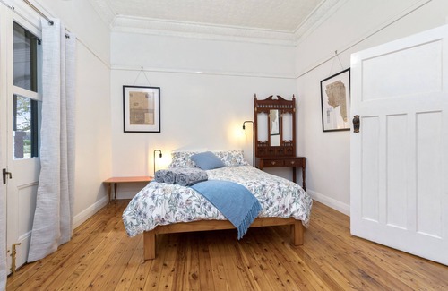 The Rock Other | Avalon Farmstay, Restored 1925 farmhouse. 30min Wagga, halfway Syd-Mel