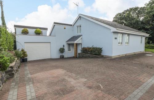 Pembroke House | Avalon