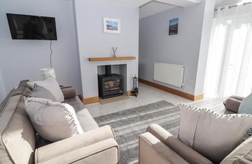 Pembroke House | Avalon