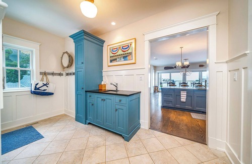Avalon House | AVALON nBay Front Home with pool, deck and dock. Spacious 5-bedroom, 4.5 bath