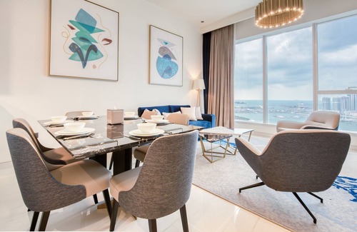 Dubai Media City Apartment | Avani Palm View 2 bed 3 bath | Infinity Pool