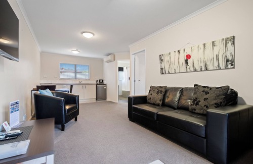 Pukekohe Hotel | Aveda Motor Lodge