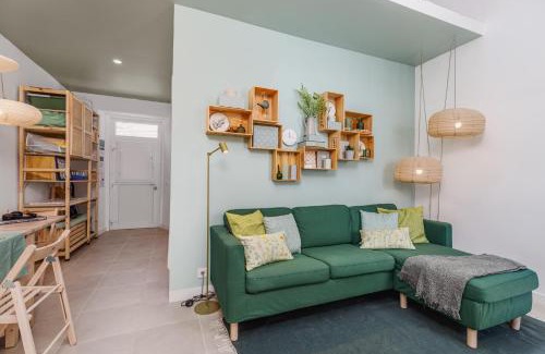 Parede House | Avenca da Praia - Tiny House 4 Beach & Surf Lisbon Getaway