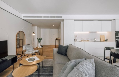 Lisbon Old Town Apartment | Avencas - 2 bedrooms and shared pool in Amoreiras