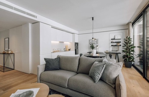 Lisbon Old Town Apartment | Avencas - 2 bedrooms and shared pool in Amoreiras