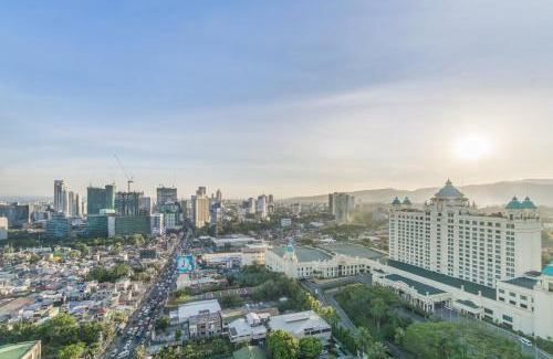 Lahug Apartment | Avenir Condo for rent near IT Park Cebu with FREE Netflix, 49-inch Samsung Curve TV