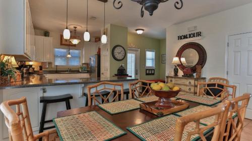 Miramar Beach House | Aventon - Is a 3 bedroom home that is an easy walk to the beach with communal pool