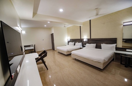 KK Nagar Hotel | Avenue 11 Premium Stays