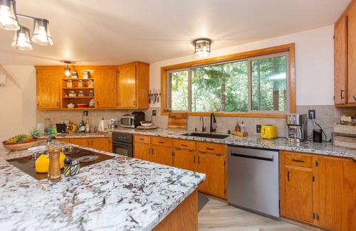Avery Cabin | Avery Dome Cabin is a private three-story geodesic nestled in 5-acres of forest.