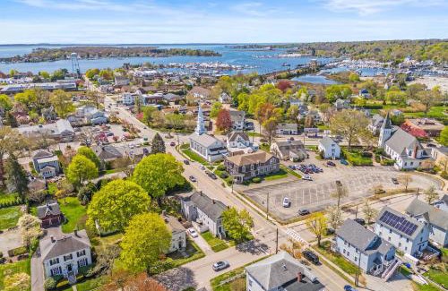 Mystic - New London House | Avery Townhome 3BR Historic Home Near Mystic Seaport