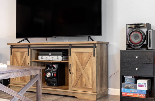 Hanford House | Aviation Station! Sleeps 7,Patio, BBQ, Near NAS