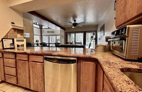 McCall Cabin | Aviators Located on the Golf Course, A/C, Ext Deck & BBQ, Aviators Albatross on the greens