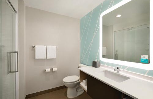 Traverse City Hotel | avid hotel Traverse City by IHG