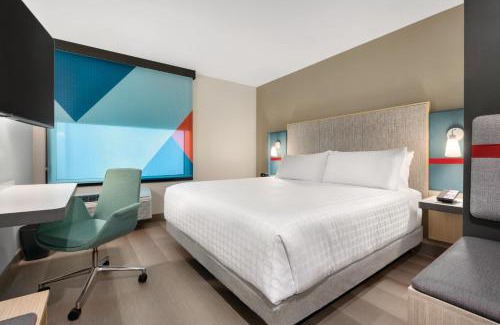 Orlando Hotel | avid hotels - Orlando International Airport by IHG