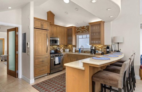 Avila Beach House | Avila with a view! sleeps 5