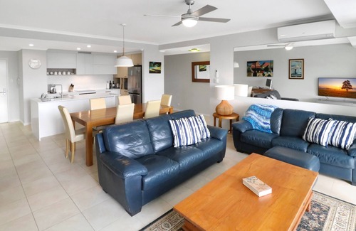 Avoca Beach Apartment | Avoca Palms Apartment - Ocean Views with Pool!