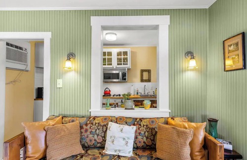 Seminole Heights Cottage | ★Award Wining★ 1923 Arts & Craft Cottage