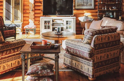 Galena Cabin | Award-winning custom log cabin. 2 min away from Chestnut Mountain ski resort