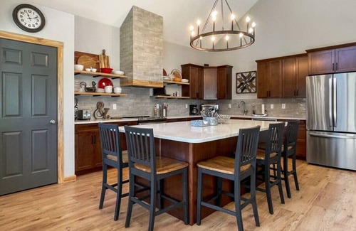 Cascade Apartment | Away at Shay .