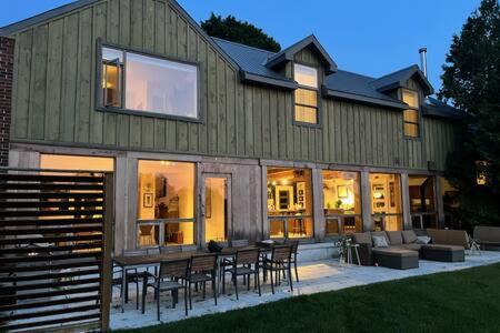 Cherry Valley House | Away in the County-Sandbanks Pec