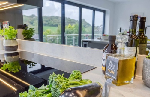 Benllech Cottage | Awel y Mor - a coastal that sleeps 6 guests in 3 bedrooms