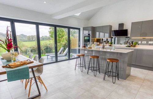 Benllech Cottage | Awel y Mor - a coastal that sleeps 6 guests in 3 bedrooms
