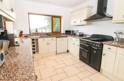 Llandwrog Cottage | AWEL-Y-MOR, pet friendly, country holiday cottage in Llandwrog