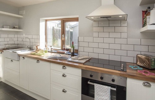 Mynytho Cottage | AWELON, family friendly, with open fire in Botwnnog
