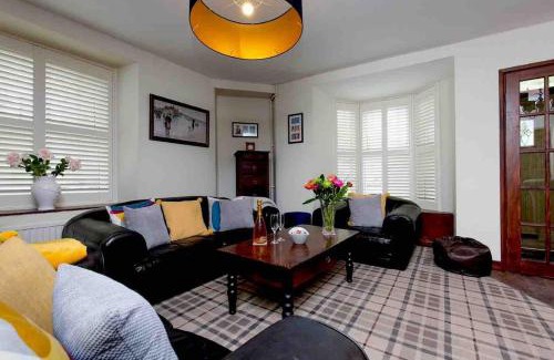 Tremadog House | Awelon Holiday Cottage sleeps 10, Hot Tub, Log Burner, North Wales, Porthmadog