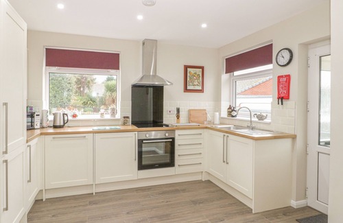 Rhos on Sea Cottage | AWELON, pet friendly, country holiday cottage in Rhos-On-Sea