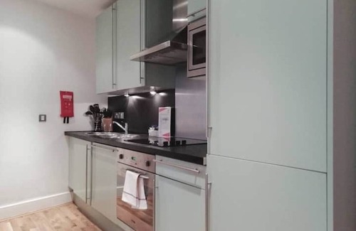 Tower Hill Apartment | Awesome 1 Bed Apartment Tower Hill