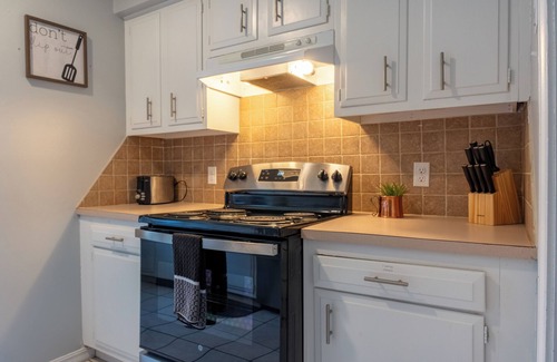 Fort Smith House | Awesome 2-bedroom townhome in Fort Smith with AC, WiFi and 2 parking spots.