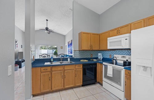 St. James Park House | Awesome 3BR/2BA Home, Private Pool (Extra Daily Charge to Heat), Disney Theme!