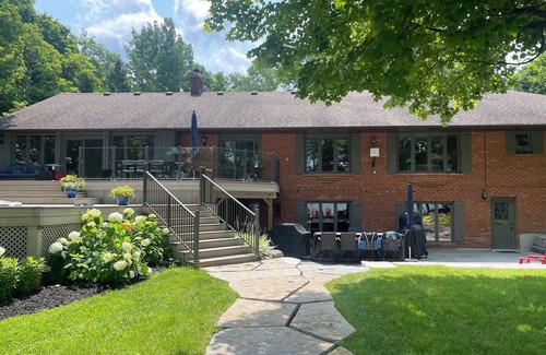 Trent Lakes House | Awesome 5 Bedroom Lake House on Sandy Lake