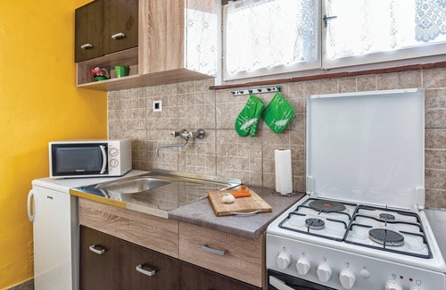 Divsici Apartment | Awesome apartment in Divsici