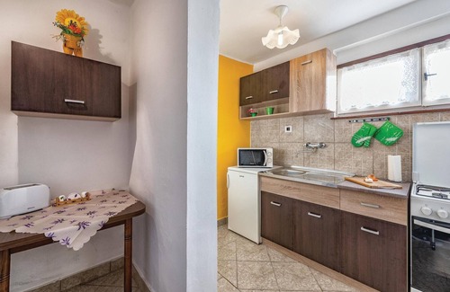 Divsici Apartment | Awesome apartment in Divsici
