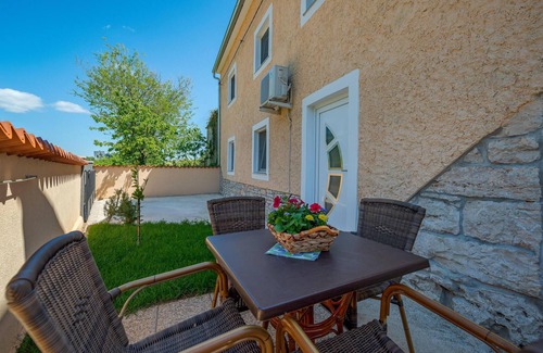 Divsici Apartment | Awesome apartment in Divsici