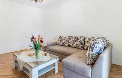 Kaldanija Apartment | Awesome Apartment In Kaldanija With Wifi