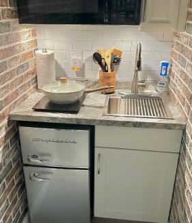 Jackson House | Awesome Apartment With 80 TV Surround Sound