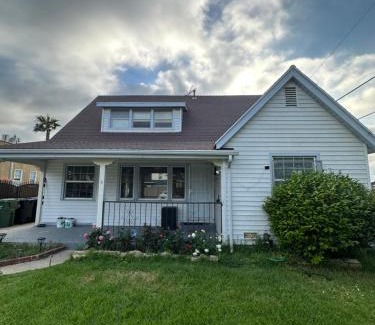 Los Angeles Bed & Breakfast | Awesome deal! Room with private bathroom close to Kia Forum, Sofi Stadium and LAX airport