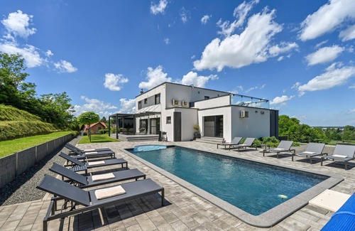 Ludbreg House | Awesome home in Vinogradi Ludbreski