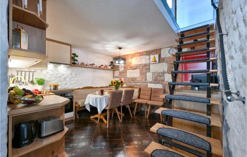 Varazdin House | Awesome Home In Radovan With Sauna