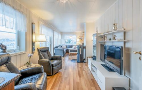 Gulen Municipality House | Awesome Home In Ånneland With Wifi